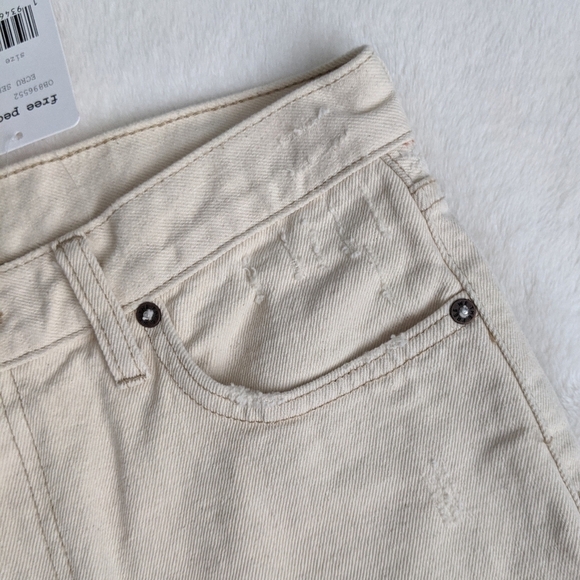 Free People Caroline Bermuda Denim Cutoff High Rise Fray Distress Ecru 28 NWT - Picture 10 of 15